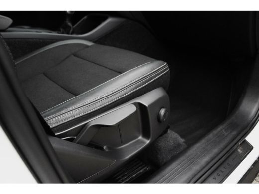 Volvo  XC40 1.5 T3 Momentum Pro | 1e eigenaar | NL auto | Inc btw | LED | Navi | 18 inch | Trekhaak | Half leer | 163 pk | ➡️ ActivLease financial lease