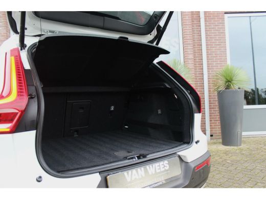 Volvo  XC40 1.5 T3 Momentum Pro | 1e eigenaar | NL auto | Inc btw | LED | Navi | 18 inch | Trekhaak | Half leer | 163 pk | ➡️ ActivLease financial lease