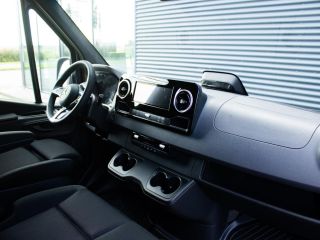 Mercedes Sprinter 319 1.9 CDI L2H2 RWD 3.500 kg trekgewicht, Distronic, LED koplampen, lichtmetalen velgen, geveerd...