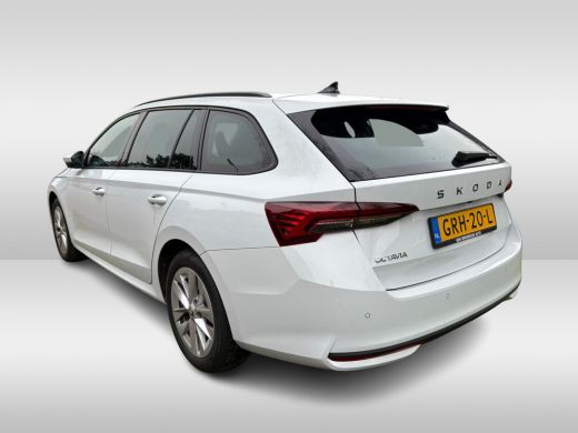 Skoda Octavia Combi 1.5 TSI MHEV Business Edition Plus Stoelverwarming | Virtueel dashboard | Elektr. kofferbak... ActivLease financial lease