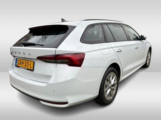 Skoda Octavia Combi 1.5 TSI MHEV Business Edition Plus Stoelverwarming | Virtueel dashboard | Elektr. kofferbak... ActivLease financial lease