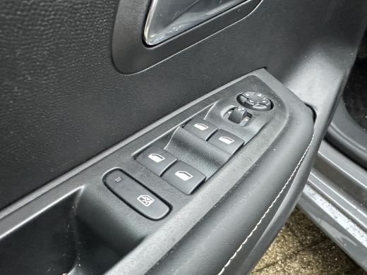 Peugeot e-208 EV Allure 51 kWh ActivLease financial lease