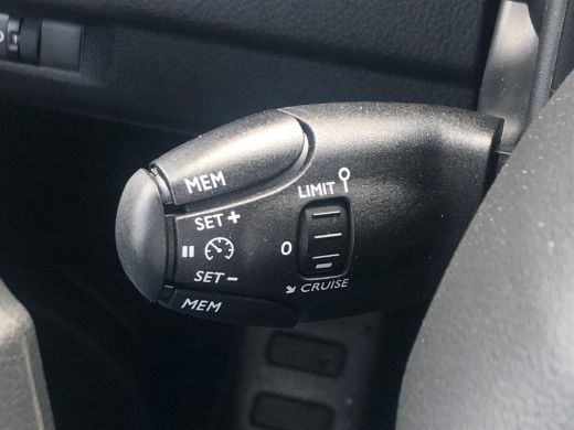 Peugeot e-Expert EV L2 75 kWh ActivLease financial lease