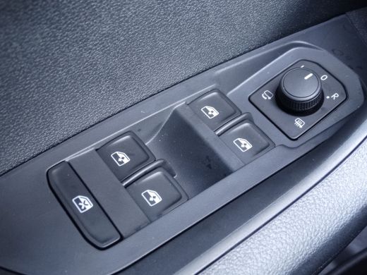 Skoda Karoq ŠKODA Sportline Business | Achteruitrijcamera | Adaptive Cruise Control (t/m 210km per uur) | Air... ActivLease financial lease
