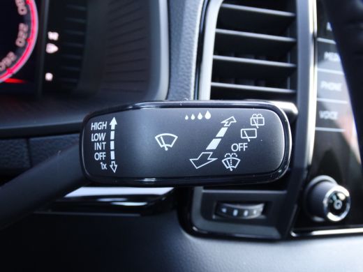 Skoda Karoq ŠKODA Sportline Business | Achteruitrijcamera | Adaptive Cruise Control (t/m 210km per uur) | Air... ActivLease financial lease