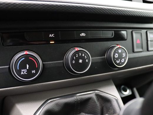 Volkswagen Transporter 2.0 TDI L2H1 28 Comfortline 150PK handgeschakeld Trekhaak, trekgewicht 2500KG, achteruitrijcamera... ActivLease financial lease