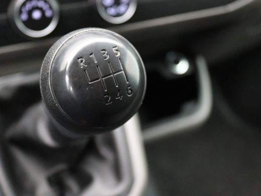 Volkswagen Transporter 2.0 TDI L2H1 28 Comfortline 150PK handgeschakeld Trekhaak, trekgewicht 2500KG, achteruitrijcamera... ActivLease financial lease