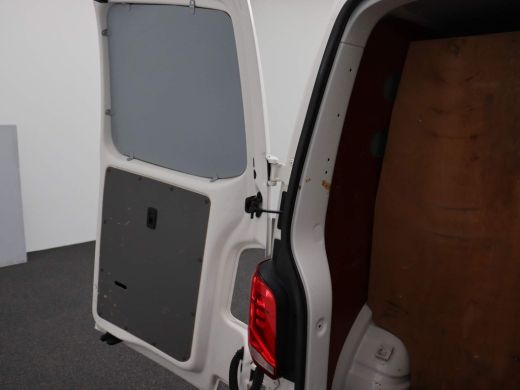 Volkswagen Transporter 2.0 TDI L2H1 28 Comfortline 150PK handgeschakeld Trekhaak, trekgewicht 2500KG, achteruitrijcamera... ActivLease financial lease