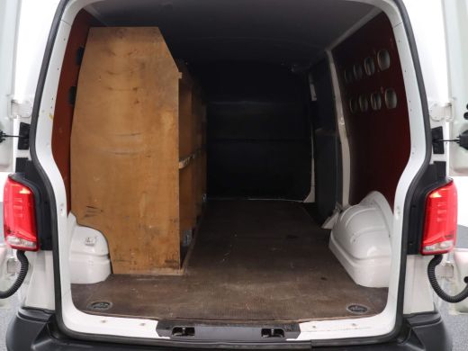 Volkswagen Transporter 2.0 TDI L2H1 28 Comfortline 150PK handgeschakeld Trekhaak, trekgewicht 2500KG, achteruitrijcamera... ActivLease financial lease