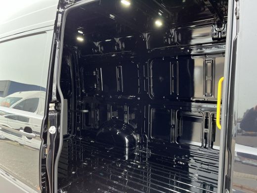 Volkswagen Crafter 35 2.0 TDI L3H3 140Pk Automaat | Trekhaak | Achteruitrij Camera | MJ 2025 | BPM Vrij | ActivLease financial lease