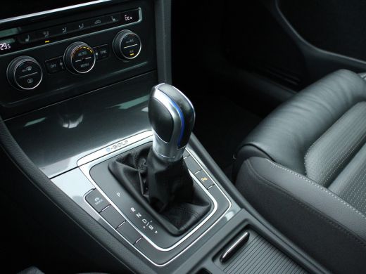 Volkswagen e-Golf e-Golf NL AUTO | VIRTUAL COCKPIT | LEDER | CAMERA | STOELVERW | ActivLease financial lease