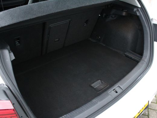 Volkswagen e-Golf e-Golf NL AUTO | VIRTUAL COCKPIT | LEDER | CAMERA | STOELVERW | ActivLease financial lease