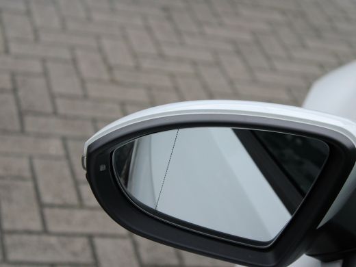 Volkswagen e-Golf e-Golf NL AUTO | VIRTUAL COCKPIT | LEDER | CAMERA | STOELVERW | ActivLease financial lease