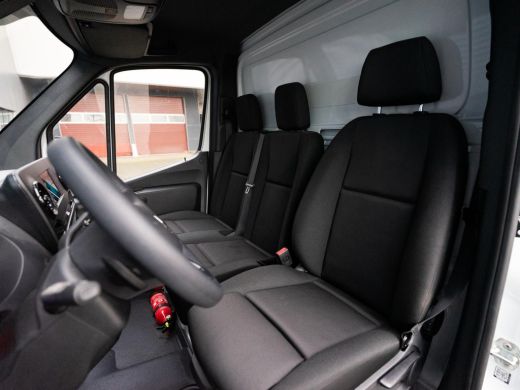 Mercedes Sprinter Bakwagen 317 1.9 CDI 170PK Automaat Elektrische laadklep, MBUX, bijrijdersbank, cruise control, Led ActivLease financial lease