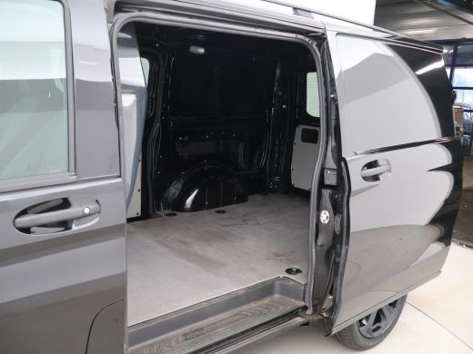 Mercedes Vito 119 CDI AUT. 190 PK LANG + 2 SCHUIFDEUREN / LED / TREKHAAK 2500 KG / 18 INCH LMV / CAMERA ActivLease financial lease