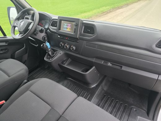 Renault Master T33 2.3 dCi 135 L2 H2 - 135 Pk - Euro 6 - Airco - Cruise Control ActivLease financial lease