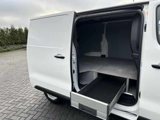Toyota ProAce Worker 2.0 D-4D 145 PK / 1e EIGENAAR / 34.774 KM / INRICHTING / CRUISE / AIRCO / APPLE CARPLAY / ANDROID... ActivLease financial lease