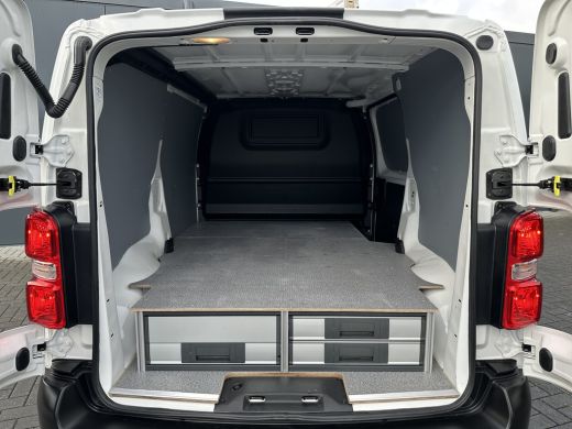 Toyota ProAce Worker 2.0 D-4D 145 PK / 1e EIGENAAR / 34.774 KM / INRICHTING / CRUISE / AIRCO / APPLE CARPLAY / ANDROID... ActivLease financial lease