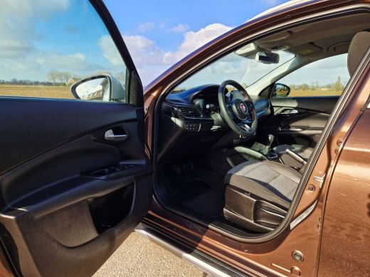 Fiat Tipo Cross 1.0 Life - 100 Pk - Euro 6 - Navi - ParkeerCamera - Cruise Control ActivLease financial lease