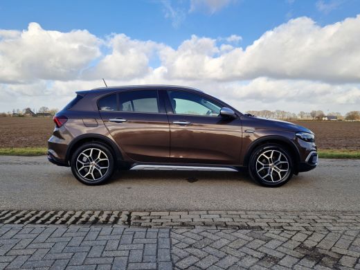 Fiat Tipo Cross 1.0 Life - 100 Pk - Euro 6 - Navi - ParkeerCamera - Cruise Control ActivLease financial lease