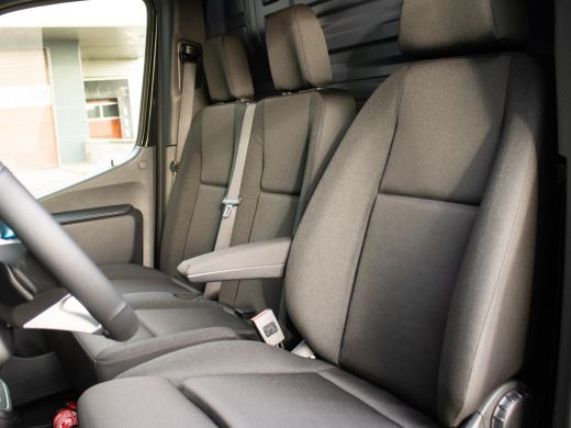 Mercedes Sprinter 319 1.9 CDI L2H2 Pro 190 PK Automaat 3.500 kg trekgewicht, Distronic, LED koplampen, lichtmetalen... ActivLease financial lease
