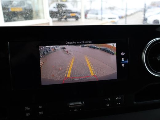Mercedes Sprinter 319 3.0 CDI V6 AUT. L3H2 - 3500 KG TREKHAAK | MBUX BREEDBEELD | 18 INCH LMV | CAMERA ActivLease financial lease