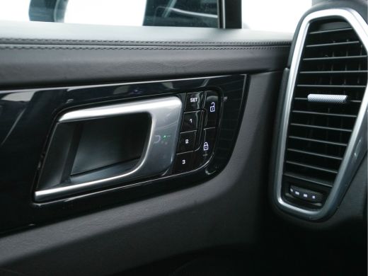 Porsche Cayenne Coupé 3.0 E-Hybrid (INCL-BTW) Aut. *PANO | ADAPTIVE-CRUISE | SPORT-CHRONO | FULL-LEATHER | FULL-LED | M... ActivLease financial lease