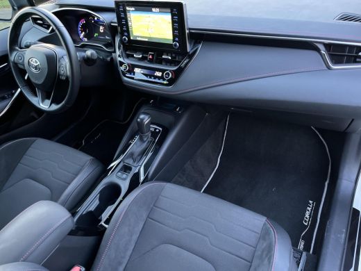 Toyota Corolla 2.0 Hybrid Executive | Navigatie | Inkparkeerhulp | Stoelverwarming | Carplay | 18 inch LM-velgen | ActivLease financial lease