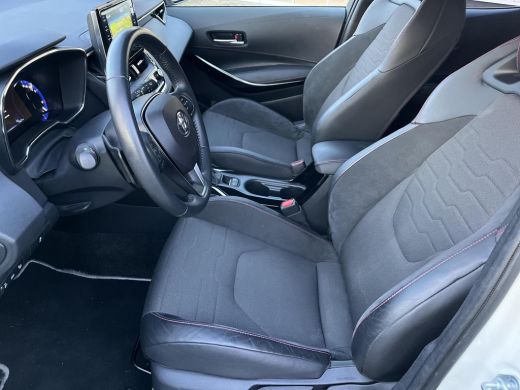 Toyota Corolla 2.0 Hybrid Executive | Navigatie | Inkparkeerhulp | Stoelverwarming | Carplay | 18 inch LM-velgen | ActivLease financial lease