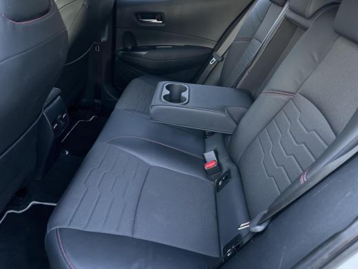 Toyota Corolla 2.0 Hybrid Executive | Navigatie | Inkparkeerhulp | Stoelverwarming | Carplay | 18 inch LM-velgen | ActivLease financial lease