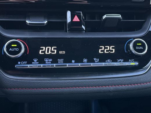 Toyota Corolla 2.0 Hybrid Executive | Navigatie | Inkparkeerhulp | Stoelverwarming | Carplay | 18 inch LM-velgen | ActivLease financial lease