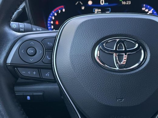 Toyota Corolla 2.0 Hybrid Executive | Navigatie | Inkparkeerhulp | Stoelverwarming | Carplay | 18 inch LM-velgen | ActivLease financial lease