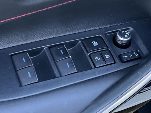 Toyota Corolla 2.0 Hybrid Executive | Navigatie | Inkparkeerhulp | Stoelverwarming | Carplay | 18 inch LM-velgen | ActivLease financial lease