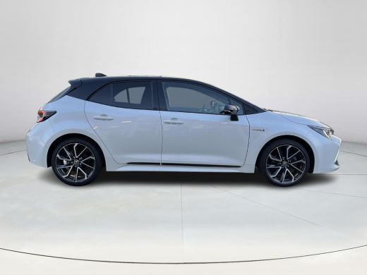 Toyota Corolla 2.0 Hybrid Executive | Navigatie | Inkparkeerhulp | Stoelverwarming | Carplay | 18 inch LM-velgen | ActivLease financial lease