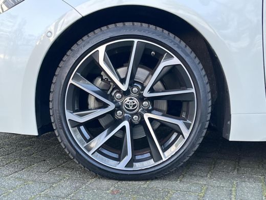 Toyota Corolla 2.0 Hybrid Executive | Navigatie | Inkparkeerhulp | Stoelverwarming | Carplay | 18 inch LM-velgen | ActivLease financial lease