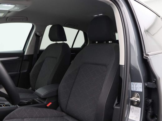 Volkswagen Golf 1.0 eTSi 110 Pk Automaat | Navigatie | Adaptive Cruise | Privacy Glass | Parkeersensoren | 28.554... ActivLease financial lease