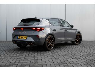 Seat Leon Business | CUPRA Soundsystem | Copper Ambient Light | 19 inch LM | Privacy glas | Verwarmbare sto...