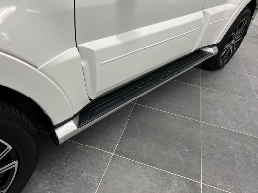 Mitsubishi Pajero 3.2 DI-D Automaat Mitsubishi Pajero 3.2 DI-D B-stijl ActivLease financial lease