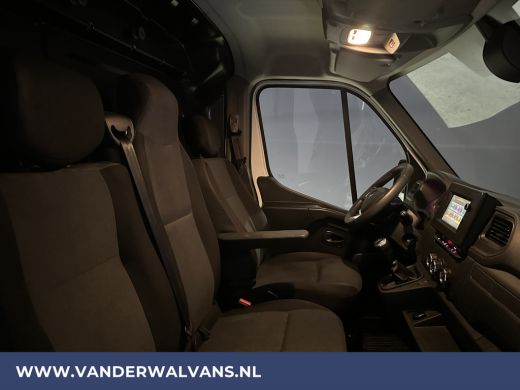 Renault Master 2.3 dCi 136pk L2H2 Euro6 Airco | Navigatie | Camera | 2500kg Trekhaak | LED cruisecontrol, parkee... ActivLease financial lease