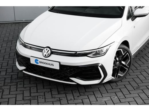 Volkswagen Golf 1.5 eTSI R-Line Edition l 360 Camera l Verlicht VW Logo voor l Stoel en Stuurverwarming l Sportst... ActivLease financial lease