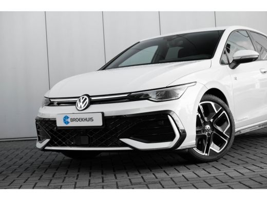 Volkswagen Golf 1.5 eTSI R-Line Edition l 360 Camera l Verlicht VW Logo voor l Stoel en Stuurverwarming l Sportst... ActivLease financial lease