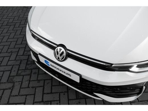 Volkswagen Golf 1.5 eTSI R-Line Edition l 360 Camera l Verlicht VW Logo voor l Stoel en Stuurverwarming l Sportst... ActivLease financial lease
