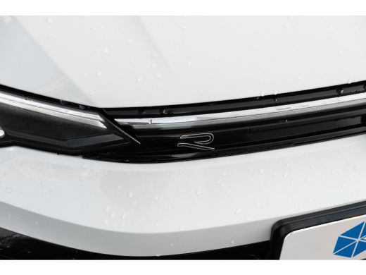 Volkswagen Golf 1.5 eTSI R-Line Edition l 360 Camera l Verlicht VW Logo voor l Stoel en Stuurverwarming l Sportst... ActivLease financial lease