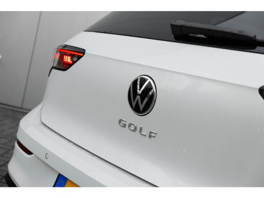 Volkswagen Golf 1.5 eTSI R-Line Edition l 360 Camera l Verlicht VW Logo voor l Stoel en Stuurverwarming l Sportst... ActivLease financial lease