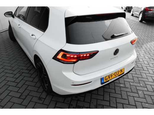 Volkswagen Golf 1.5 eTSI R-Line Edition l 360 Camera l Verlicht VW Logo voor l Stoel en Stuurverwarming l Sportst... ActivLease financial lease