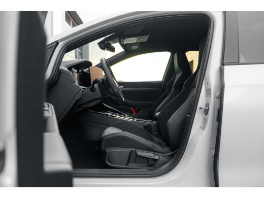 Volkswagen Golf 1.5 eTSI R-Line Edition l 360 Camera l Verlicht VW Logo voor l Stoel en Stuurverwarming l Sportst... ActivLease financial lease
