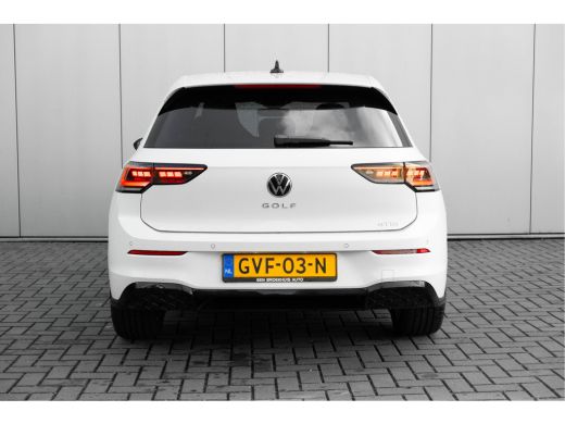 Volkswagen Golf 1.5 eTSI R-Line Edition l 360 Camera l Verlicht VW Logo voor l Stoel en Stuurverwarming l Sportst... ActivLease financial lease