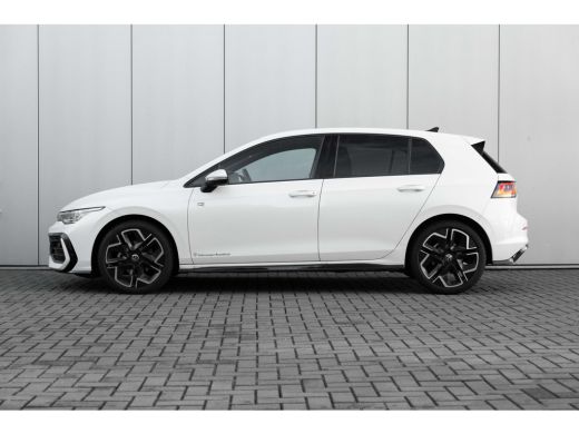 Volkswagen Golf 1.5 eTSI R-Line Edition l 360 Camera l Verlicht VW Logo voor l Stoel en Stuurverwarming l Sportst... ActivLease financial lease