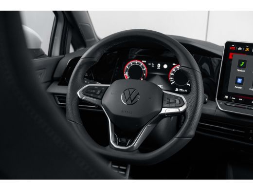 Volkswagen Golf 1.5 eTSI R-Line Edition l 360 Camera l Verlicht VW Logo voor l Stoel en Stuurverwarming l Sportst... ActivLease financial lease