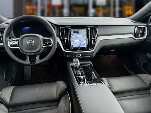 Volvo  S60 T6 Recharge AWD Ultimate Dark | 19" | Sportstoelen | Panoramadak | Head-up | Harman Kardon | Elek... ActivLease financial lease